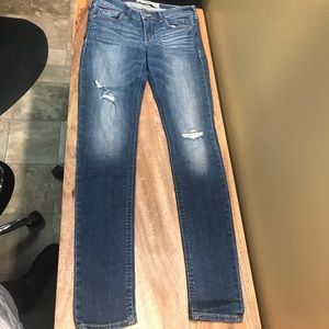 Hollister women’s/juniors skinny jeans. Size 27x31